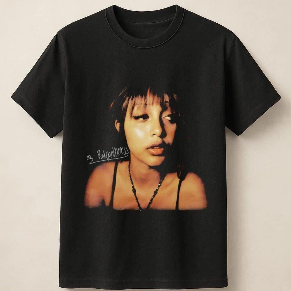 Pantheress Music Star Close-Up In Warm Lighting Graphic Unisex T Shirt